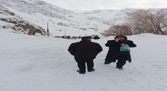 Hakkari - Van kara yoluna çığ düştü